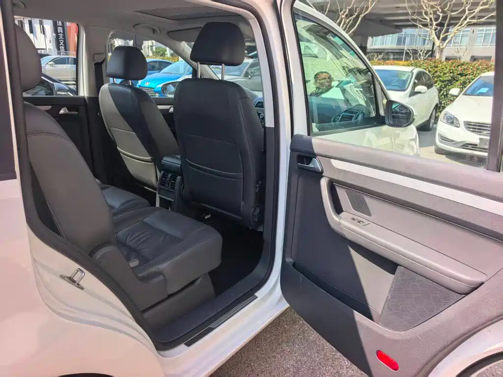 Volkswagen Volkswagen Touran 2015 1.4T DSG Comfort Edition 5-seater 2016 - thumbnail 8