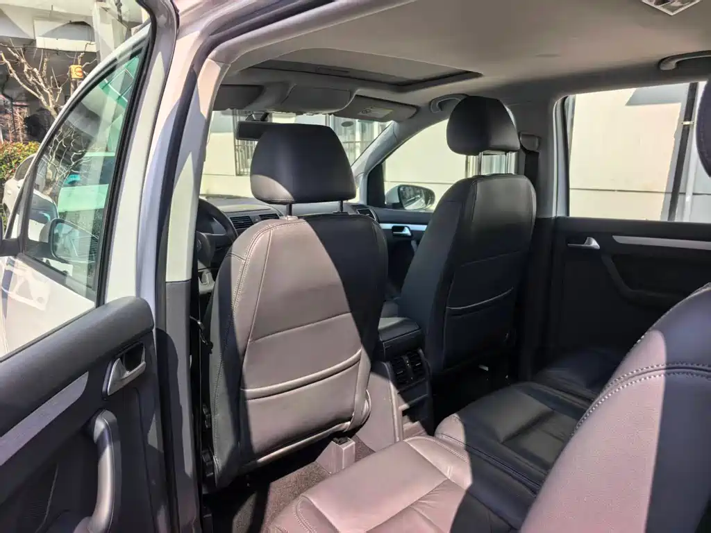 Volkswagen Volkswagen Touran 2015 1.4T DSG Comfort Edition 5-seater 2016 - thumbnail 16