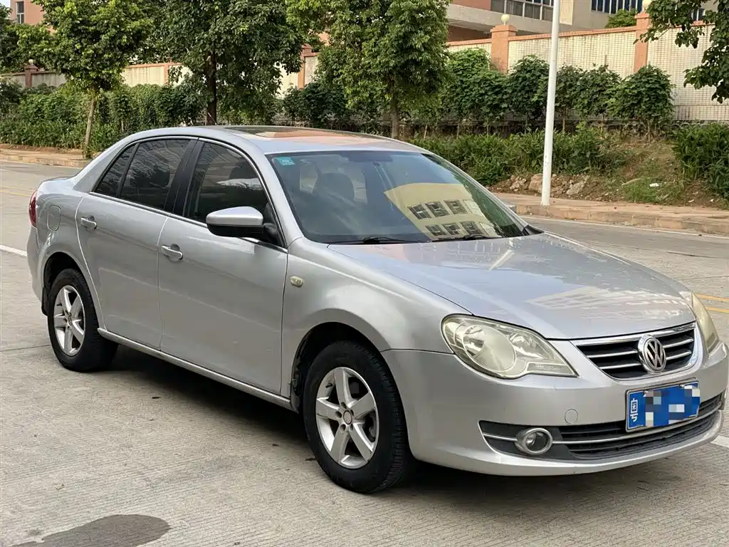 Volkswagen Bora 2008 2.0L Automatic Luxury Edition 2009 - thumbnail 2