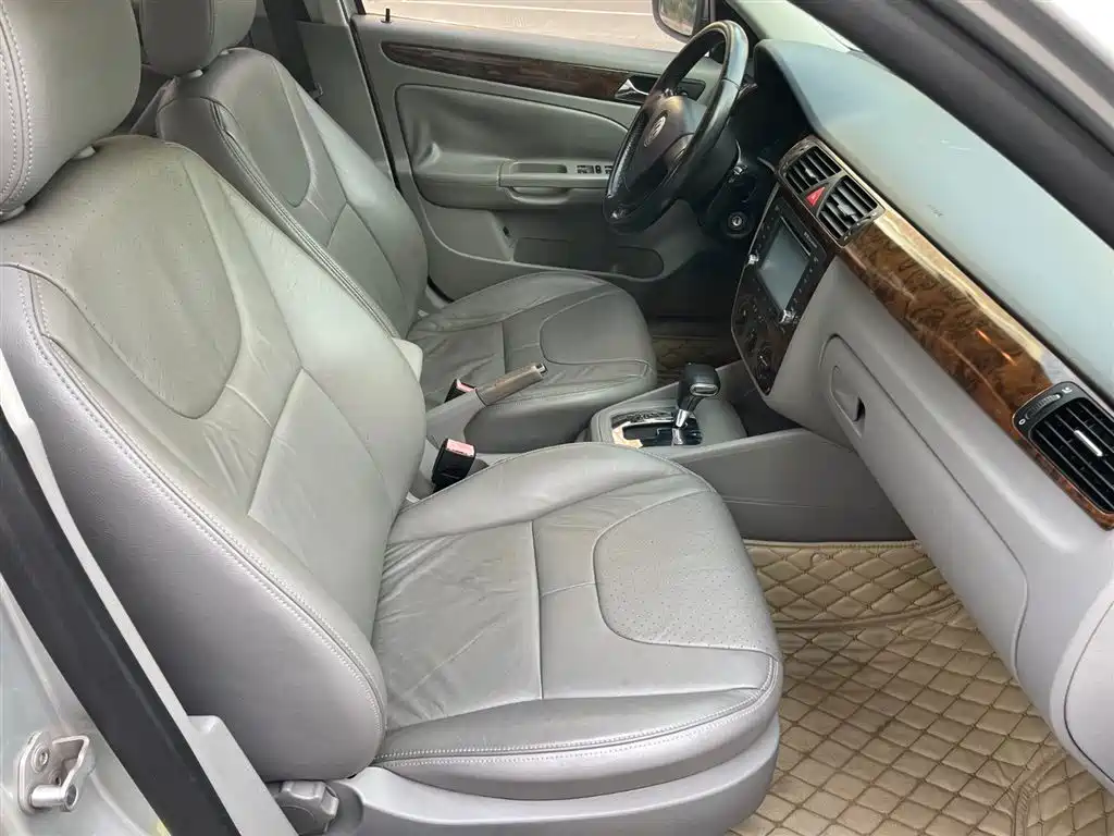 Volkswagen Bora 2008 2.0L Automatic Luxury Edition 2009 - thumbnail 5