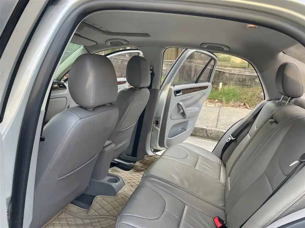 Volkswagen Bora 2008 2.0L Automatic Luxury Edition 2009 - thumbnail 9