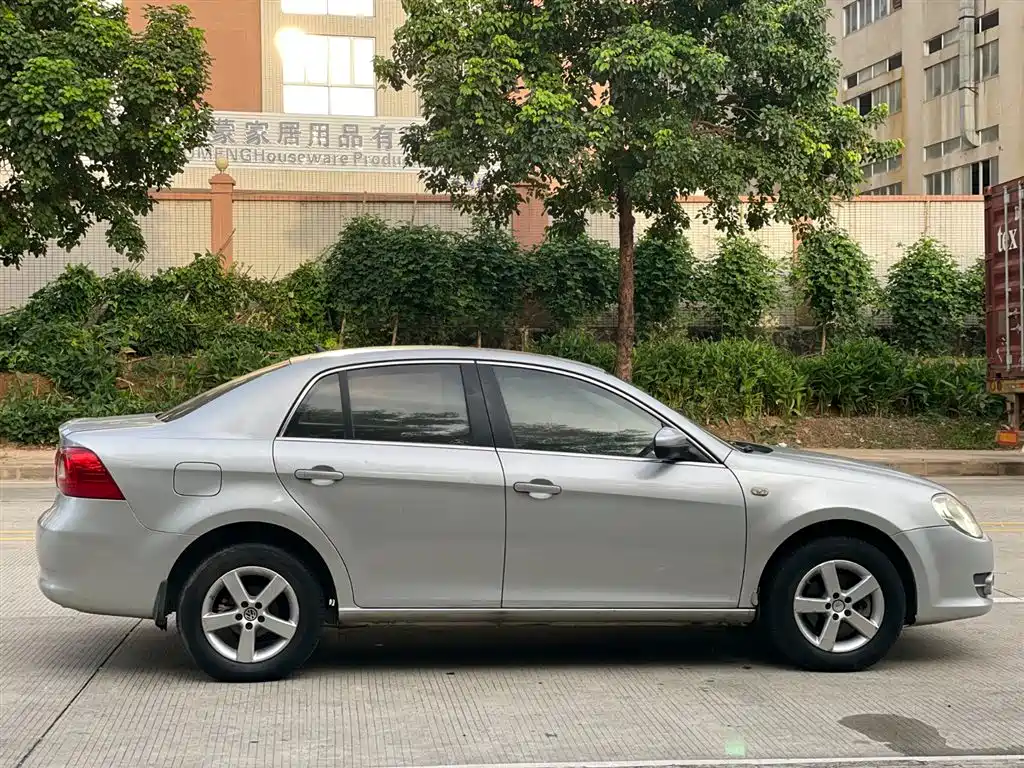Volkswagen Bora 2008 2.0L Automatic Luxury Edition 2009 - thumbnail 13