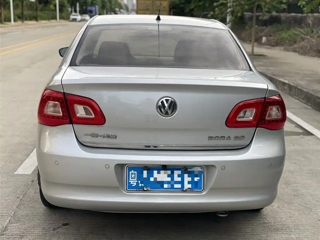 Volkswagen Bora 2008 2.0L Automatic Luxury Edition 2009 - thumbnail 14