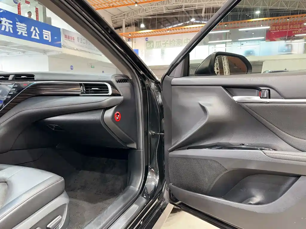Toyota Camry 2018 2.0G Luxury Edition 2019 - thumbnail 8