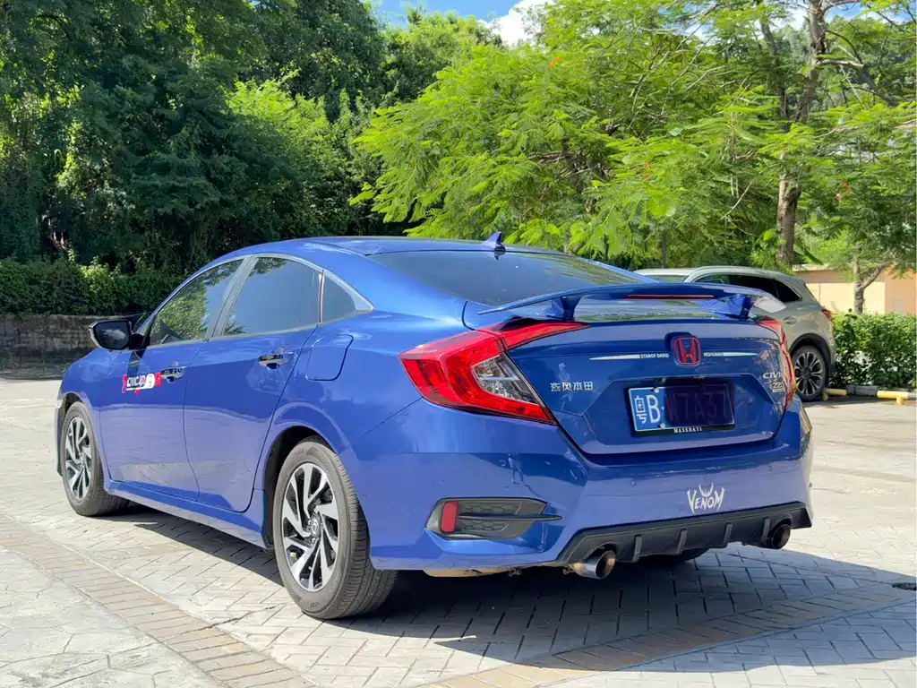 Honda Honda Civic 2016 220TURBO CVT Luxury Edition 2017 - thumbnail 4