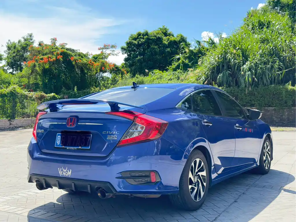 Honda Honda Civic 2016 220TURBO CVT Luxury Edition 2017 - thumbnail 6