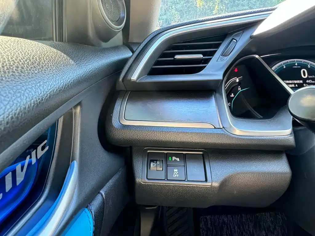Honda Honda Civic 2016 220TURBO CVT Luxury Edition 2017 - thumbnail 17