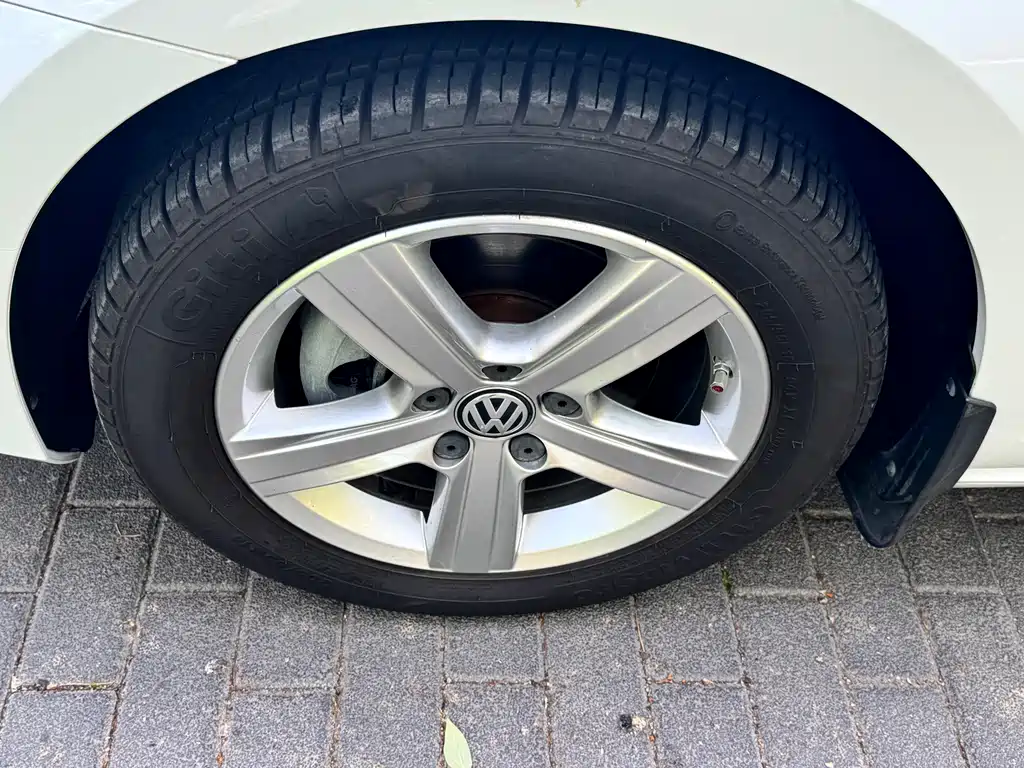 Volkswagen Volkswagen Golf 2017 1.6L Automatic Comfort Million Vehicle Commemorative Edition 2017 - thumbnail 8
