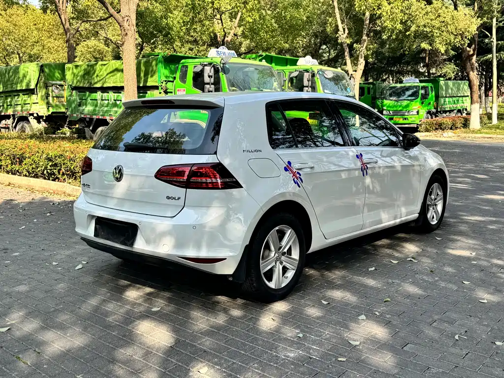 Volkswagen Volkswagen Golf 2017 1.6L Automatic Comfort Million Vehicle Commemorative Edition 2017 - thumbnail 2