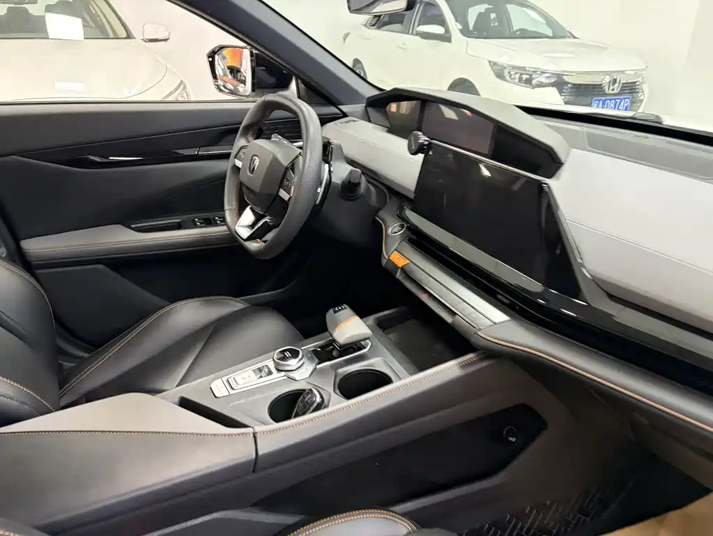 Changan Changan UNI-V 2022 1.5T Excellence Edition 2023 - thumbnail 9