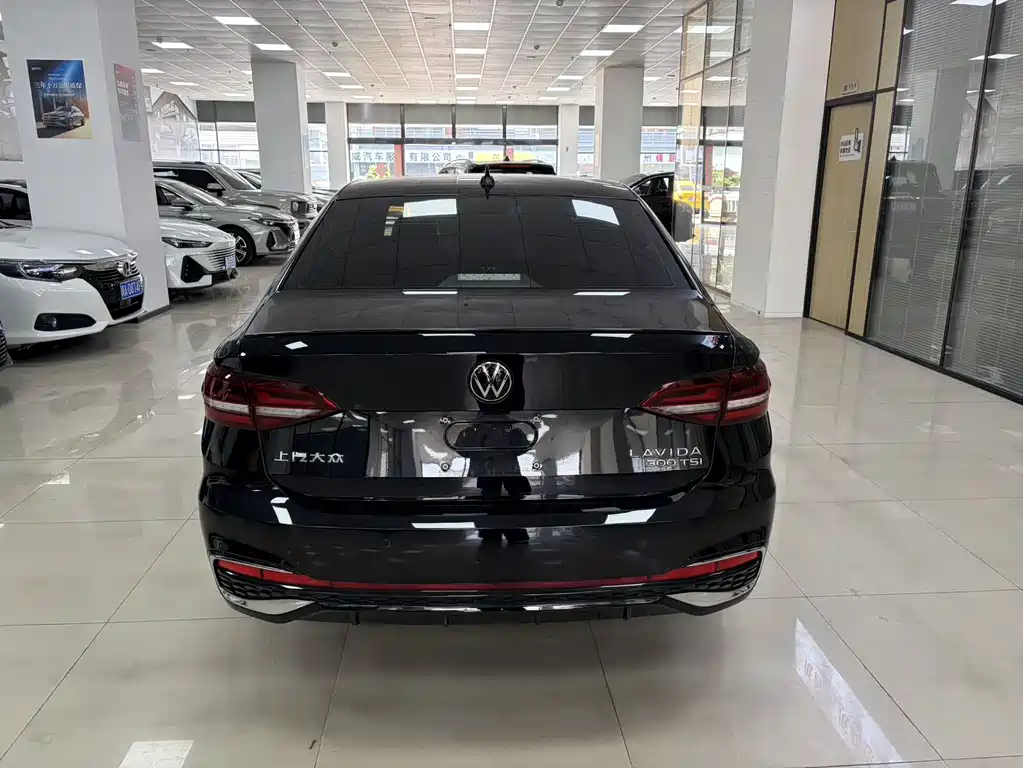 Volkswagen Lavida 2023 300TSI DSG Full Version 2023 - thumbnail 5