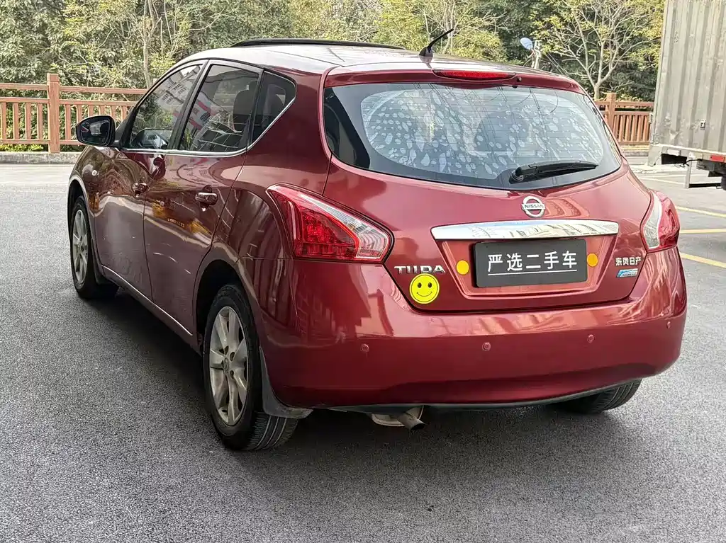 Nissan Nissan Tiida 2014 1.6L CVT Intelligent Edition 2014 - thumbnail 15