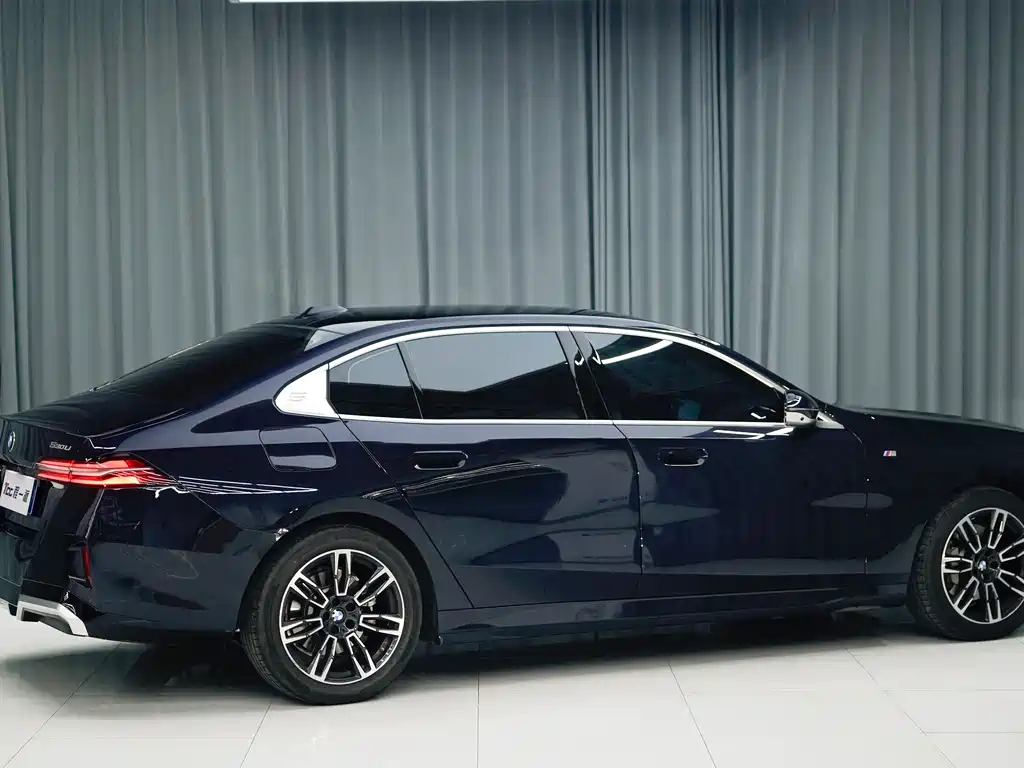 BMW BMW 5 Series 2025 530Li Leading Model M Sport Package 2025 - thumbnail 4