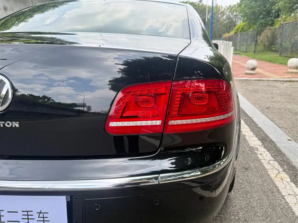 Volkswagen Phaeton 2011 3.6L V6 4-seat Long Wheelbase Individual Edition 2010 - thumbnail 8