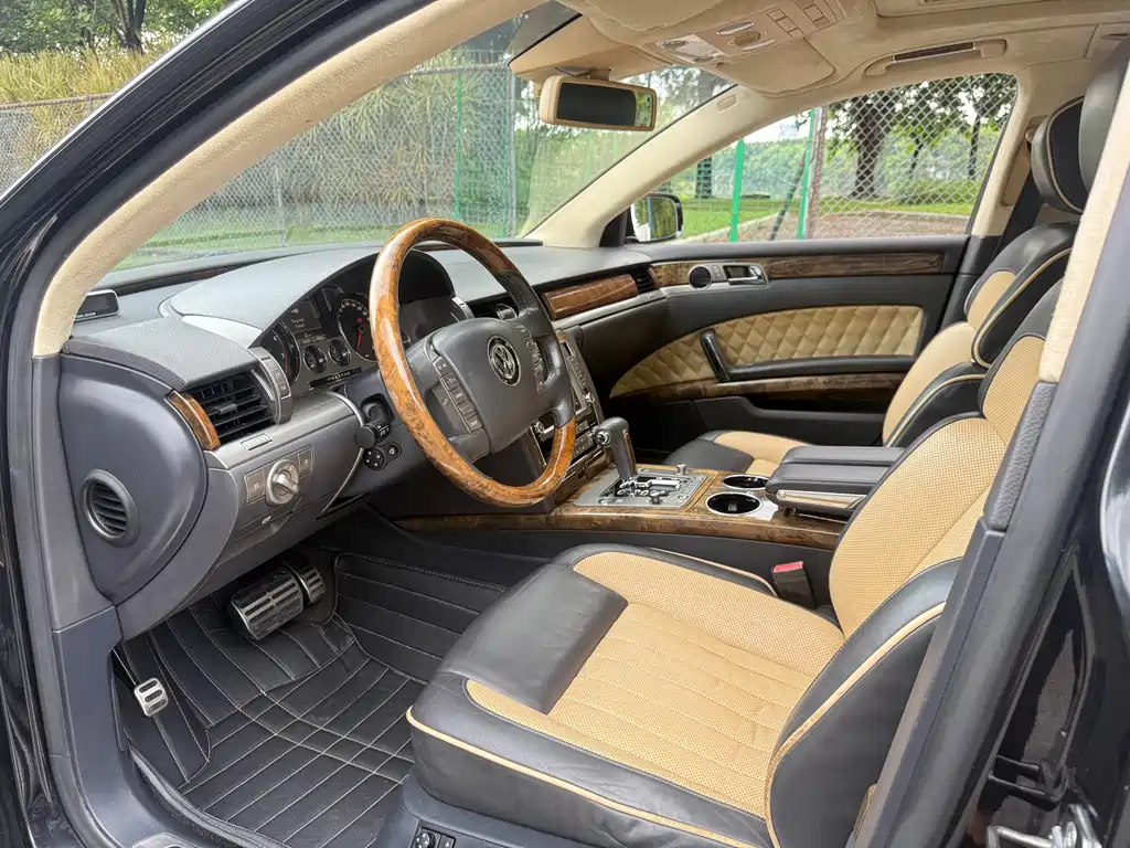 Volkswagen Phaeton 2011 3.6L V6 4-seat Long Wheelbase Individual Edition 2010 - thumbnail 14