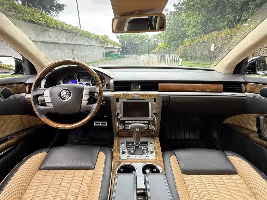 Volkswagen Phaeton 2011 3.6L V6 4-seat Long Wheelbase Individual Edition 2010 - thumbnail 17