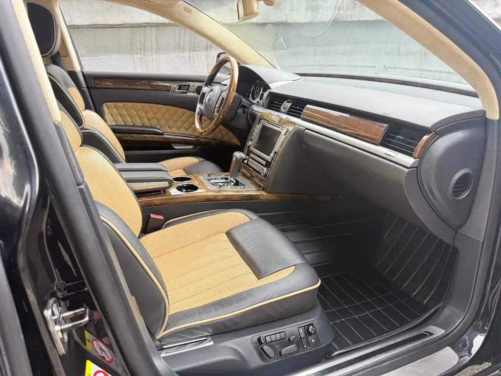 Volkswagen Phaeton 2011 3.6L V6 4-seat Long Wheelbase Individual Edition 2010 - thumbnail 18