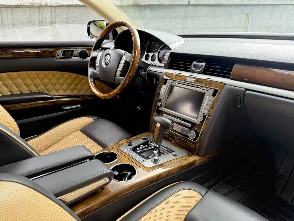 Volkswagen Phaeton 2011 3.6L V6 4-seat Long Wheelbase Individual Edition 2010 - thumbnail 21