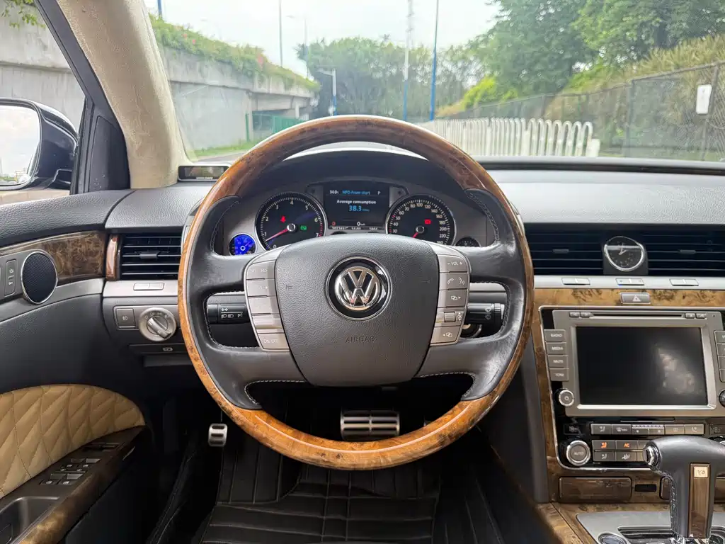 Volkswagen Phaeton 2011 3.6L V6 4-seat Long Wheelbase Individual Edition 2010 - thumbnail 23