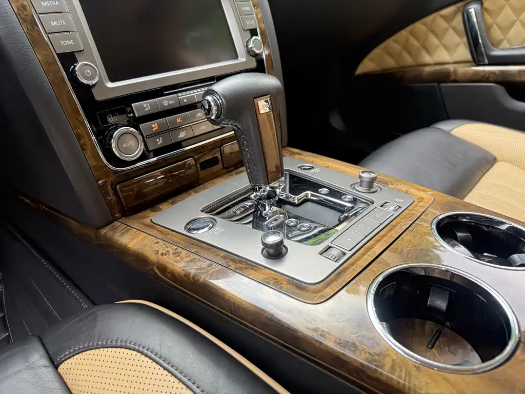 Volkswagen Phaeton 2011 3.6L V6 4-seat Long Wheelbase Individual Edition 2010 - thumbnail 25