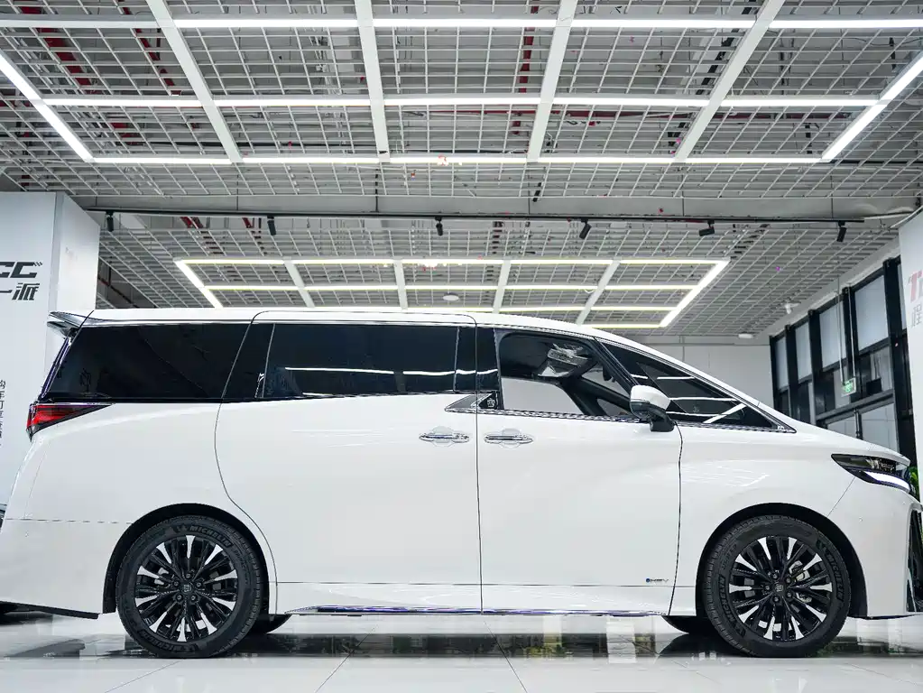 Toyota Alphard 2024 Crown Hybrid 2.5L Ultimate Edition 2024 - thumbnail 4