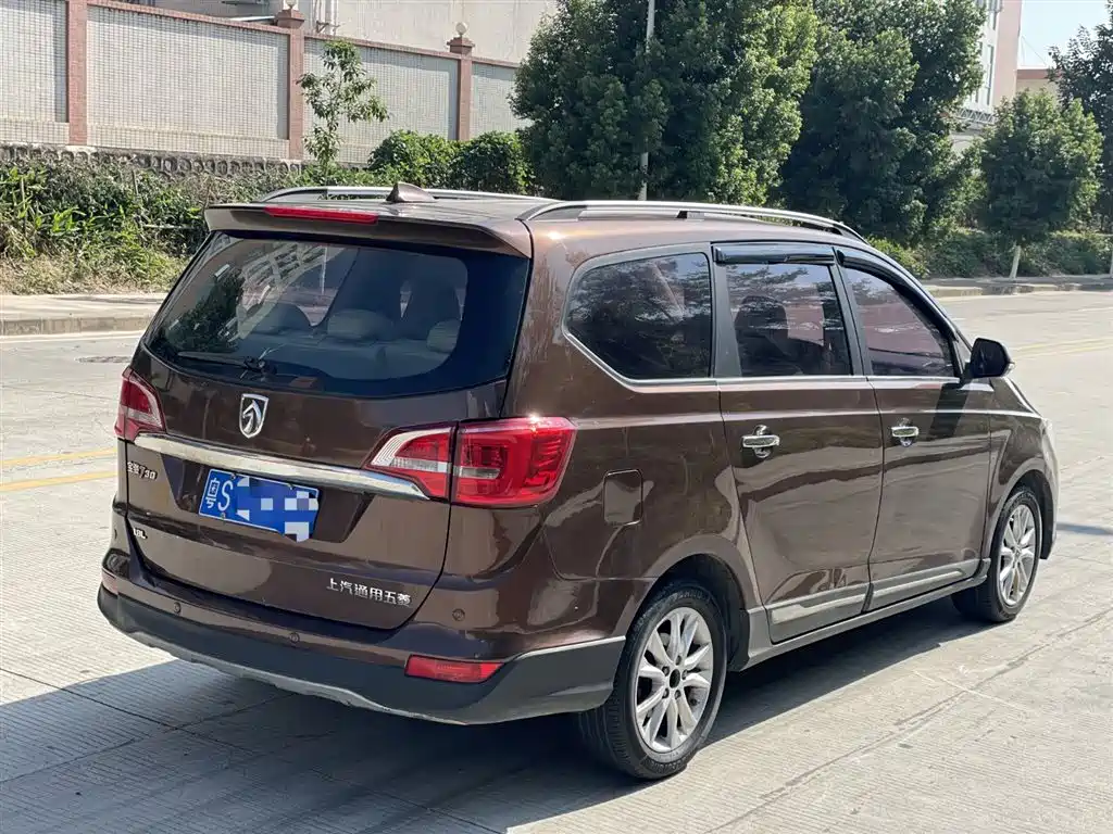 Baojun Baojun 730 2016 1.8L Manual Luxury 7-seater 2016 - thumbnail 3