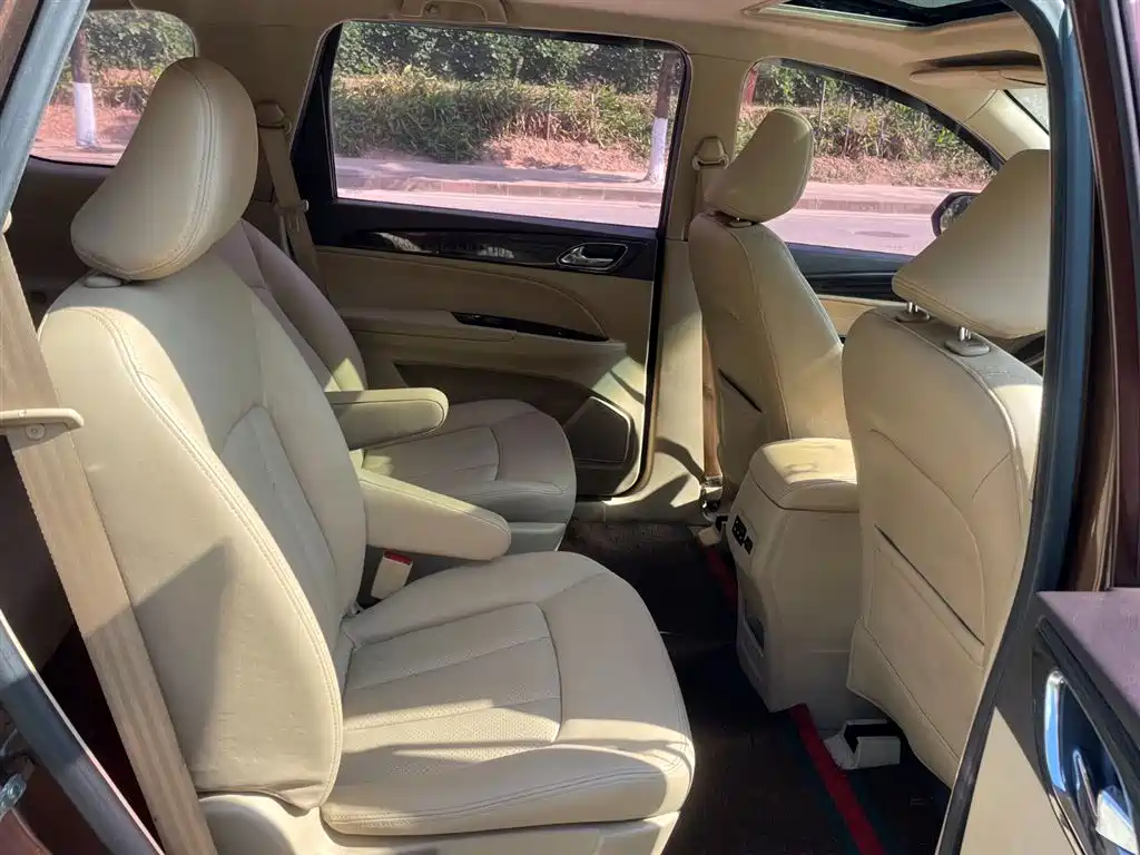 Baojun Baojun 730 2016 1.8L Manual Luxury 7-seater 2016 - thumbnail 6