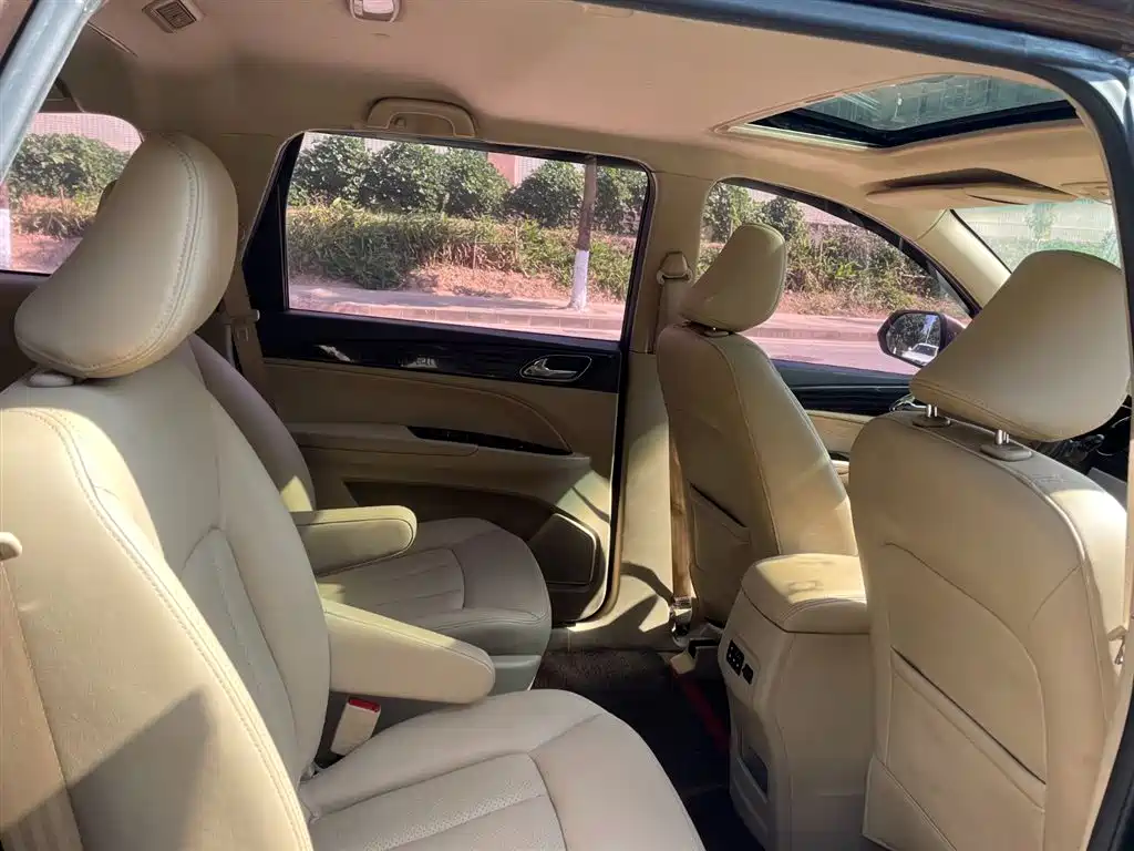 Baojun Baojun 730 2016 1.8L Manual Luxury 7-seater 2016 - thumbnail 8
