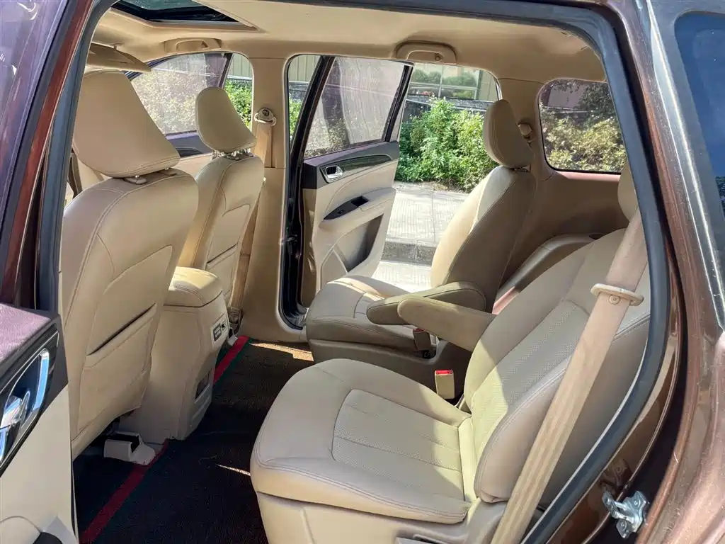 Baojun Baojun 730 2016 1.8L Manual Luxury 7-seater 2016 - thumbnail 9