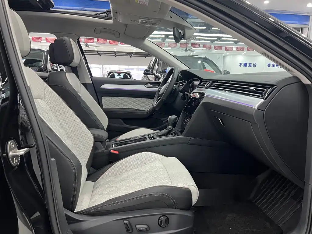 Volkswagen Magotan 2025 Model Comfort 330TSI DSG Luxury Edition 2025 - thumbnail 7