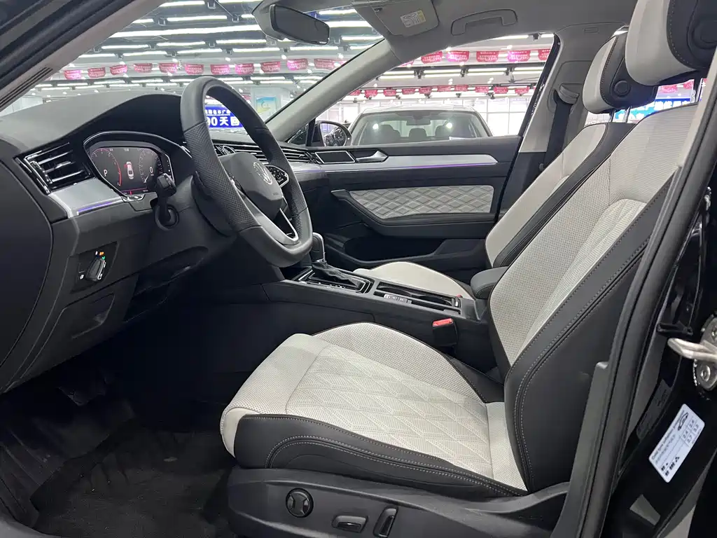 Volkswagen Magotan 2025 Model Comfort 330TSI DSG Luxury Edition 2025 - thumbnail 8