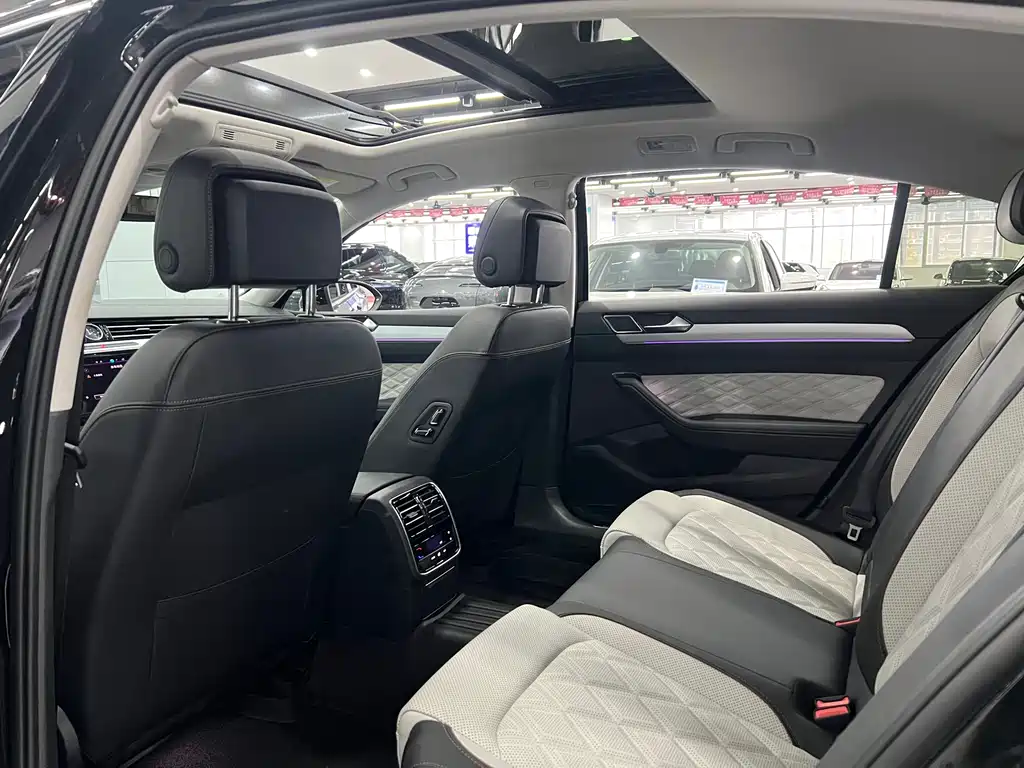 Volkswagen Magotan 2025 Model Comfort 330TSI DSG Luxury Edition 2025 - thumbnail 9