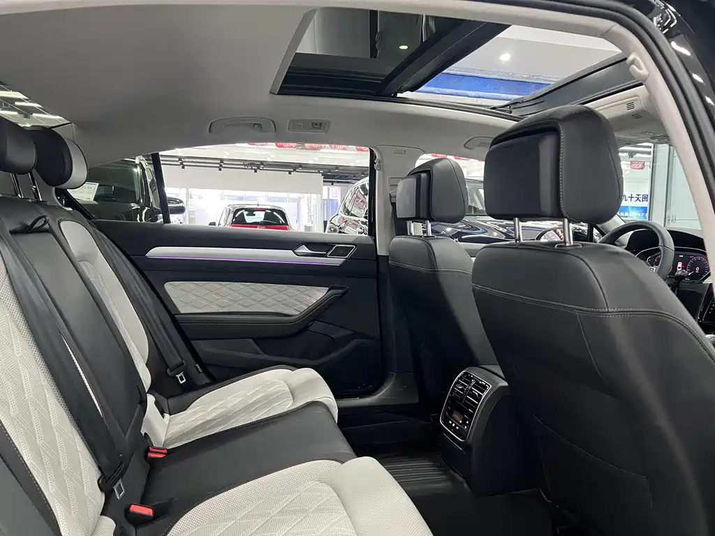Volkswagen Magotan 2025 Model Comfort 330TSI DSG Luxury Edition 2025 - thumbnail 10