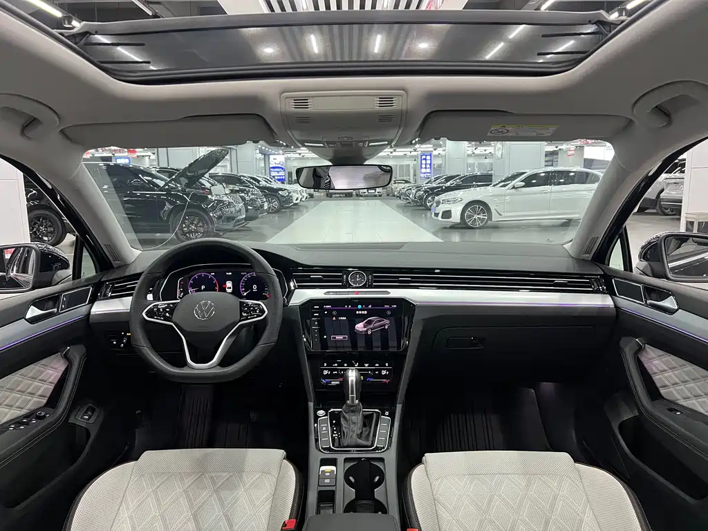 Volkswagen Magotan 2025 Model Comfort 330TSI DSG Luxury Edition 2025 - thumbnail 11