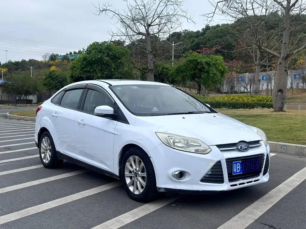 Ford Ford Focus 2012 Sedan 1.6L Automatic Fashion Edition 2014 - thumbnail 3
