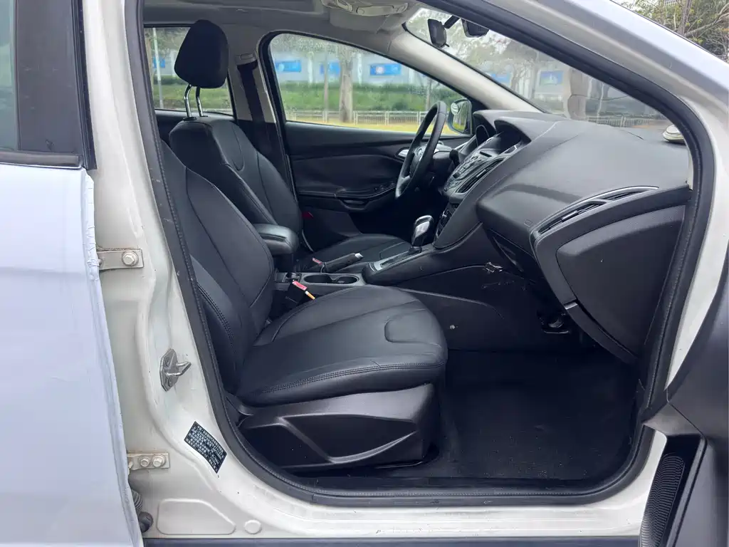 Ford Ford Focus 2012 Sedan 1.6L Automatic Fashion Edition 2014 - thumbnail 9