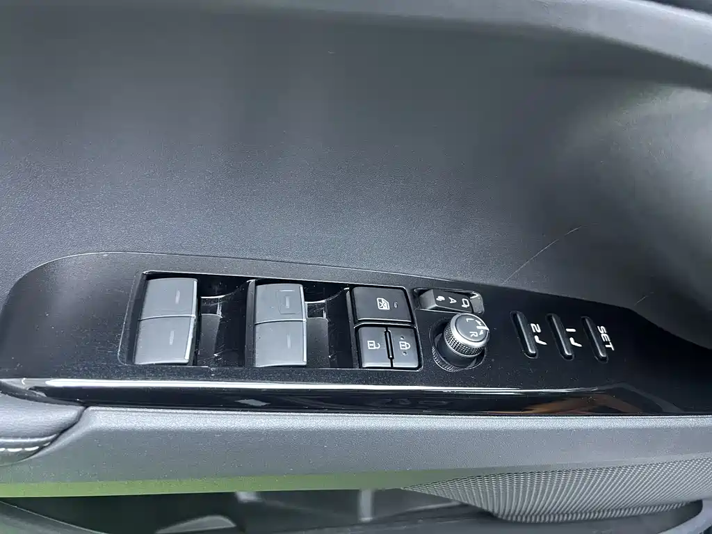 Toyota Toyota Camry 2024 Hybrid 2.5HG Premium Edition 2025 - thumbnail 17