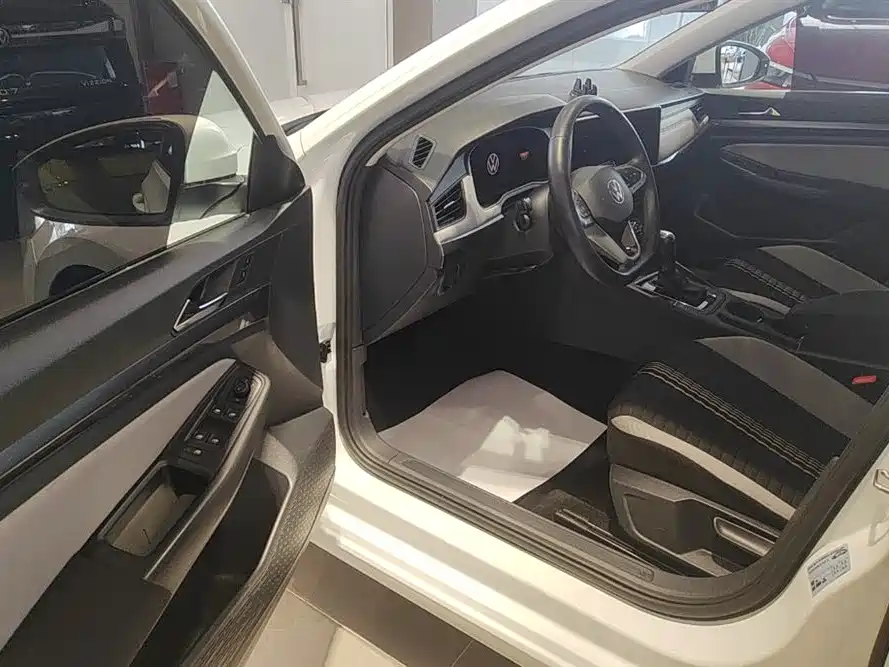 Volkswagen Bora 2023 200TSI DSG Comfort Edition 2024 - thumbnail 3
