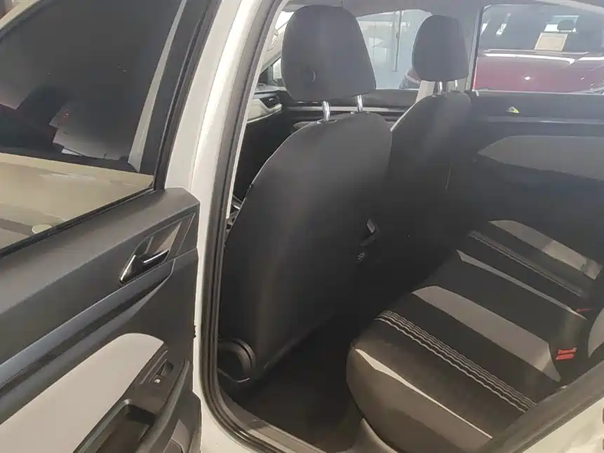 Volkswagen Bora 2023 200TSI DSG Comfort Edition 2024 - thumbnail 5
