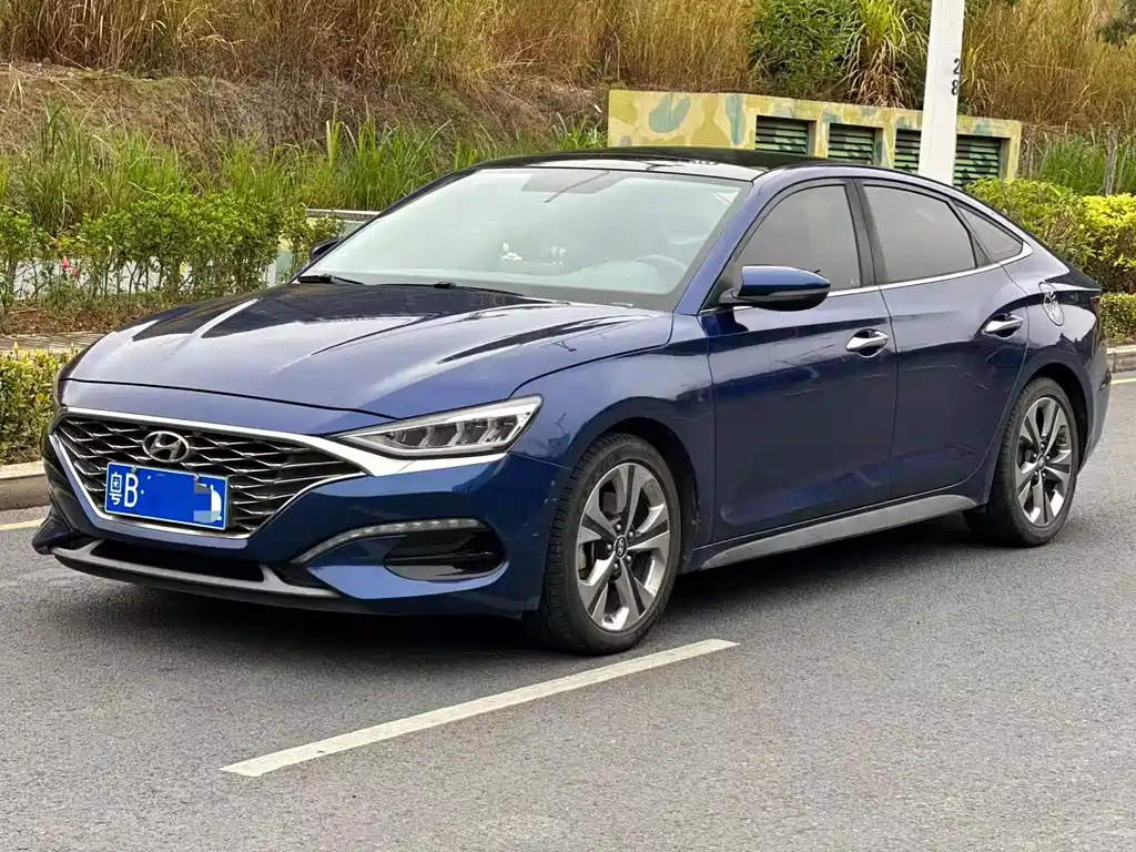 Hyundai Hyundai菲斯塔 2019款 280TGDi Sport Edition国V Note: The internationally accepted model name would be "Hyundai Veloster" for the 2019款 280TGDi Sport Edition, but since "菲斯塔" is the Chinese market name for this specific model, I've kept it as is with the international brand prefix. However, if we strictly follow international naming conventions, it should be: Hyundai Veloster 2019 280TGDi Sport Edition国V 2020
