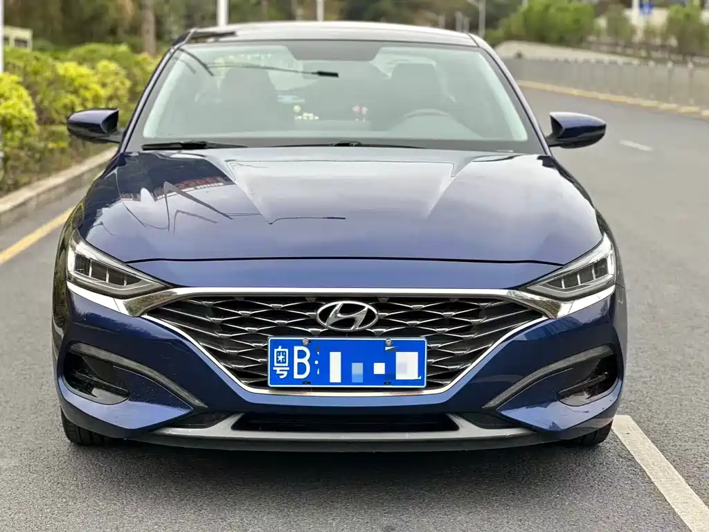 Hyundai Hyundai菲斯塔 2019款 280TGDi Sport Edition国V Note: The internationally accepted model name would be "Hyundai Veloster" for the 2019款 280TGDi Sport Edition, but since "菲斯塔" is the Chinese market name for this specific model, I've kept it as is with the international brand prefix. However, if we strictly follow international naming conventions, it should be: Hyundai Veloster 2019 280TGDi Sport Edition国V 2020 - thumbnail 2