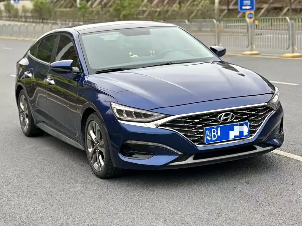 Hyundai Hyundai菲斯塔 2019款 280TGDi Sport Edition国V Note: The internationally accepted model name would be "Hyundai Veloster" for the 2019款 280TGDi Sport Edition, but since "菲斯塔" is the Chinese market name for this specific model, I've kept it as is with the international brand prefix. However, if we strictly follow international naming conventions, it should be: Hyundai Veloster 2019 280TGDi Sport Edition国V 2020 - thumbnail 3