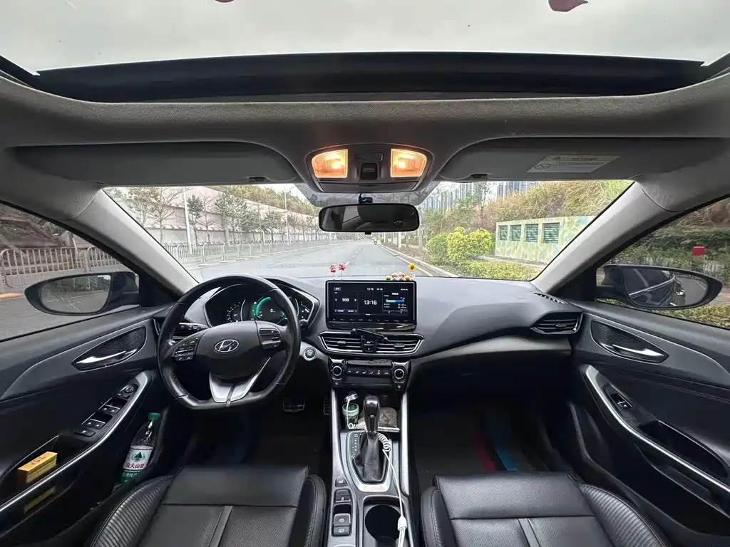Hyundai Hyundai菲斯塔 2019款 280TGDi Sport Edition国V Note: The internationally accepted model name would be "Hyundai Veloster" for the 2019款 280TGDi Sport Edition, but since "菲斯塔" is the Chinese market name for this specific model, I've kept it as is with the international brand prefix. However, if we strictly follow international naming conventions, it should be: Hyundai Veloster 2019 280TGDi Sport Edition国V 2020 - thumbnail 6