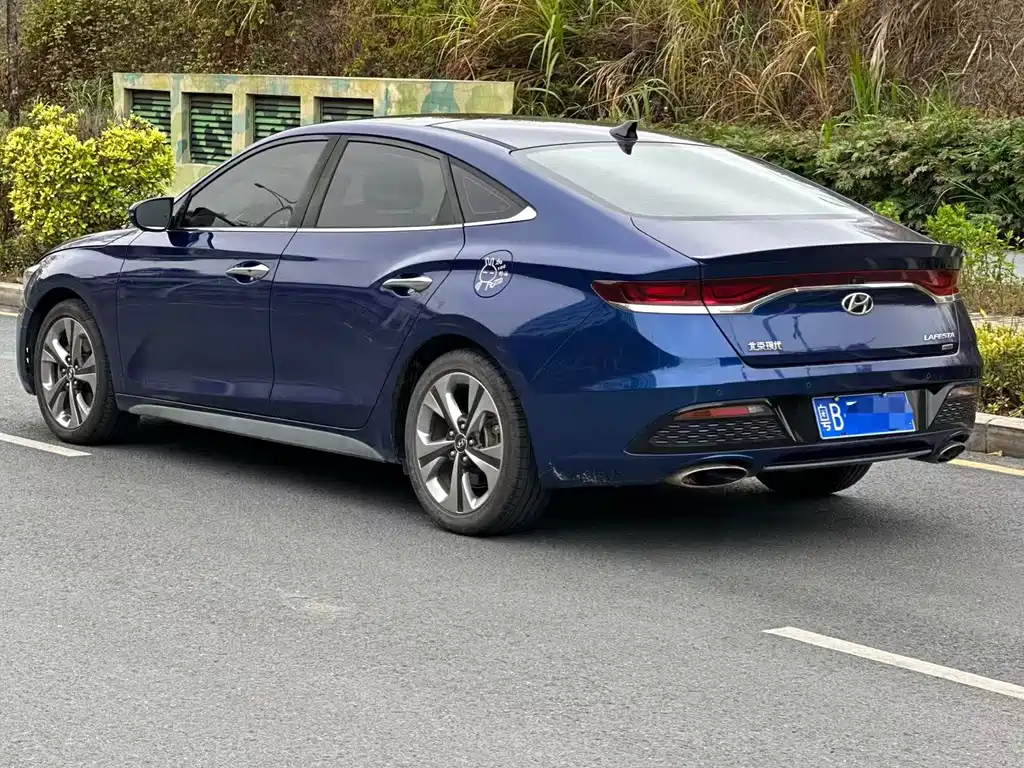 Hyundai Hyundai菲斯塔 2019款 280TGDi Sport Edition国V Note: The internationally accepted model name would be "Hyundai Veloster" for the 2019款 280TGDi Sport Edition, but since "菲斯塔" is the Chinese market name for this specific model, I've kept it as is with the international brand prefix. However, if we strictly follow international naming conventions, it should be: Hyundai Veloster 2019 280TGDi Sport Edition国V 2020 - thumbnail 7