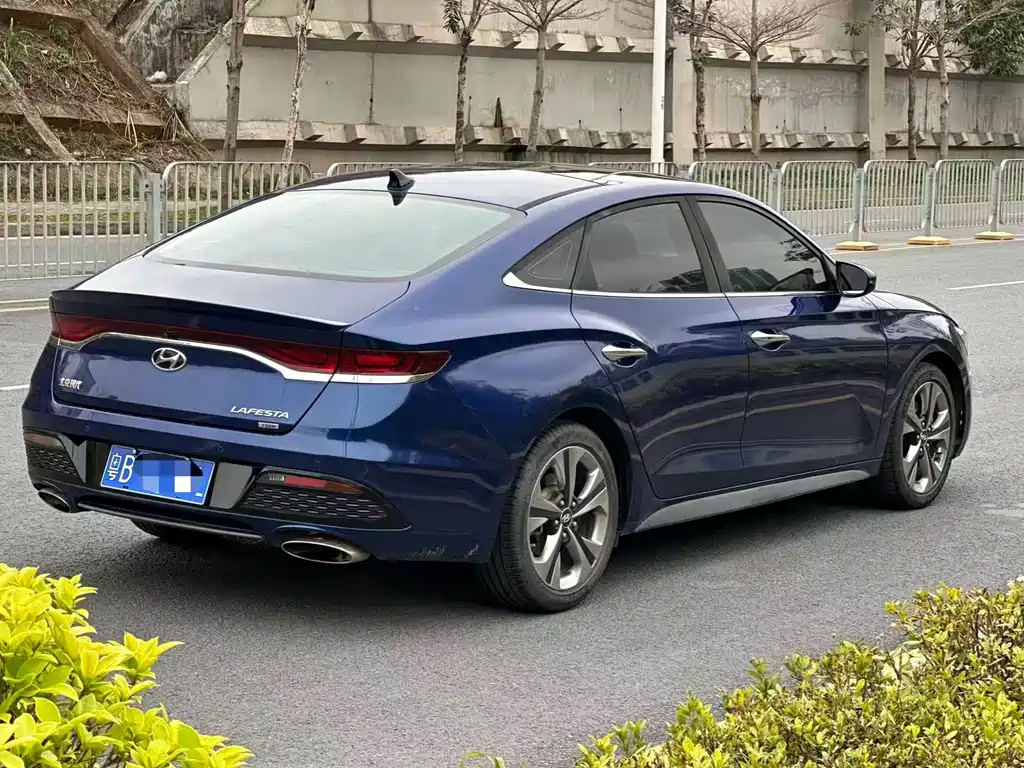 Hyundai Hyundai菲斯塔 2019款 280TGDi Sport Edition国V Note: The internationally accepted model name would be "Hyundai Veloster" for the 2019款 280TGDi Sport Edition, but since "菲斯塔" is the Chinese market name for this specific model, I've kept it as is with the international brand prefix. However, if we strictly follow international naming conventions, it should be: Hyundai Veloster 2019 280TGDi Sport Edition国V 2020 - thumbnail 9
