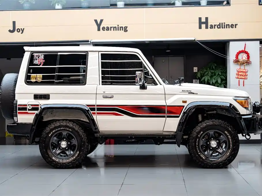 Toyota Land Cruiser LC71 2023 4.0L Manual (Imported) 2024 - thumbnail 3