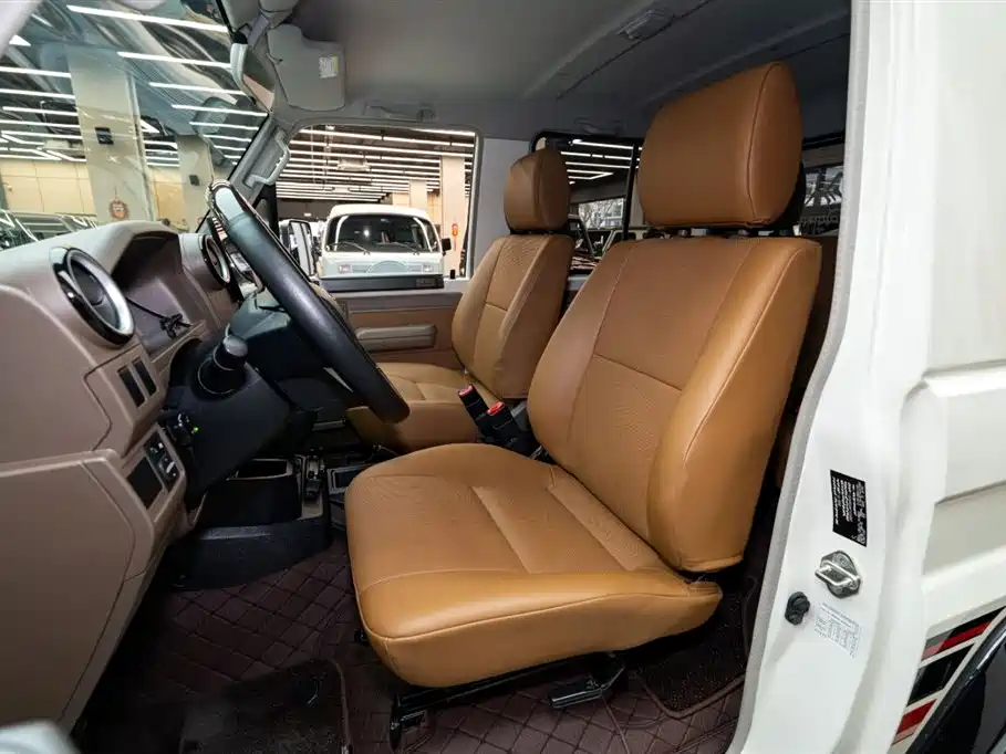 Toyota Land Cruiser LC71 2023 4.0L Manual (Imported) 2024 - thumbnail 7
