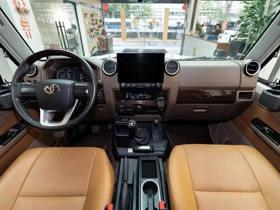 Toyota Land Cruiser LC71 2023 4.0L Manual (Imported) 2024 - thumbnail 8
