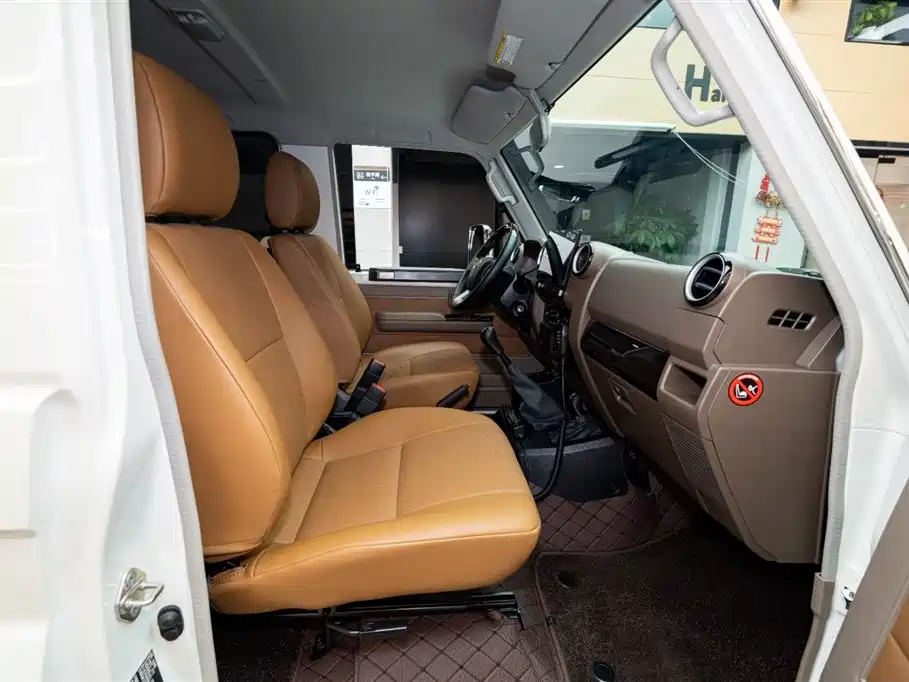 Toyota Land Cruiser LC71 2023 4.0L Manual (Imported) 2024 - thumbnail 9
