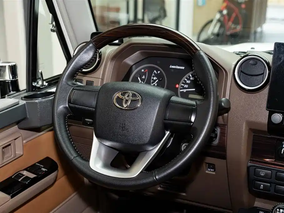 Toyota Land Cruiser LC71 2023 4.0L Manual (Imported) 2024 - thumbnail 12